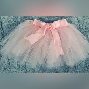 Pink baby tutu with pink bow